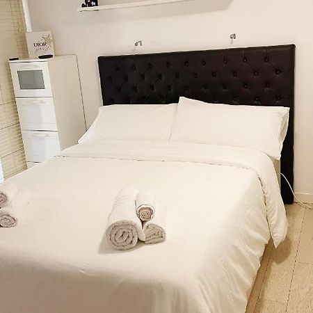 Accogliente Loft A 8 Min Dal Duomo Apartment Milan Luaran gambar