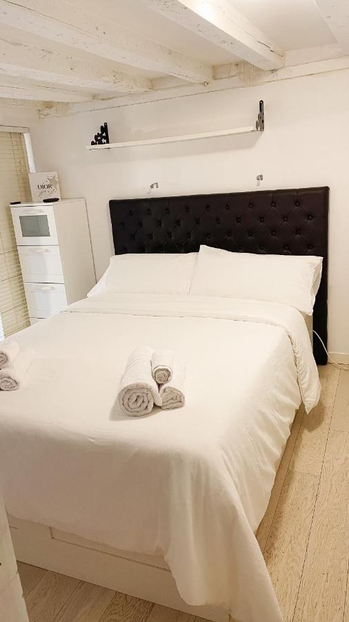 Accogliente Loft A 8 Min Dal Duomo Apartment Milan Luaran gambar